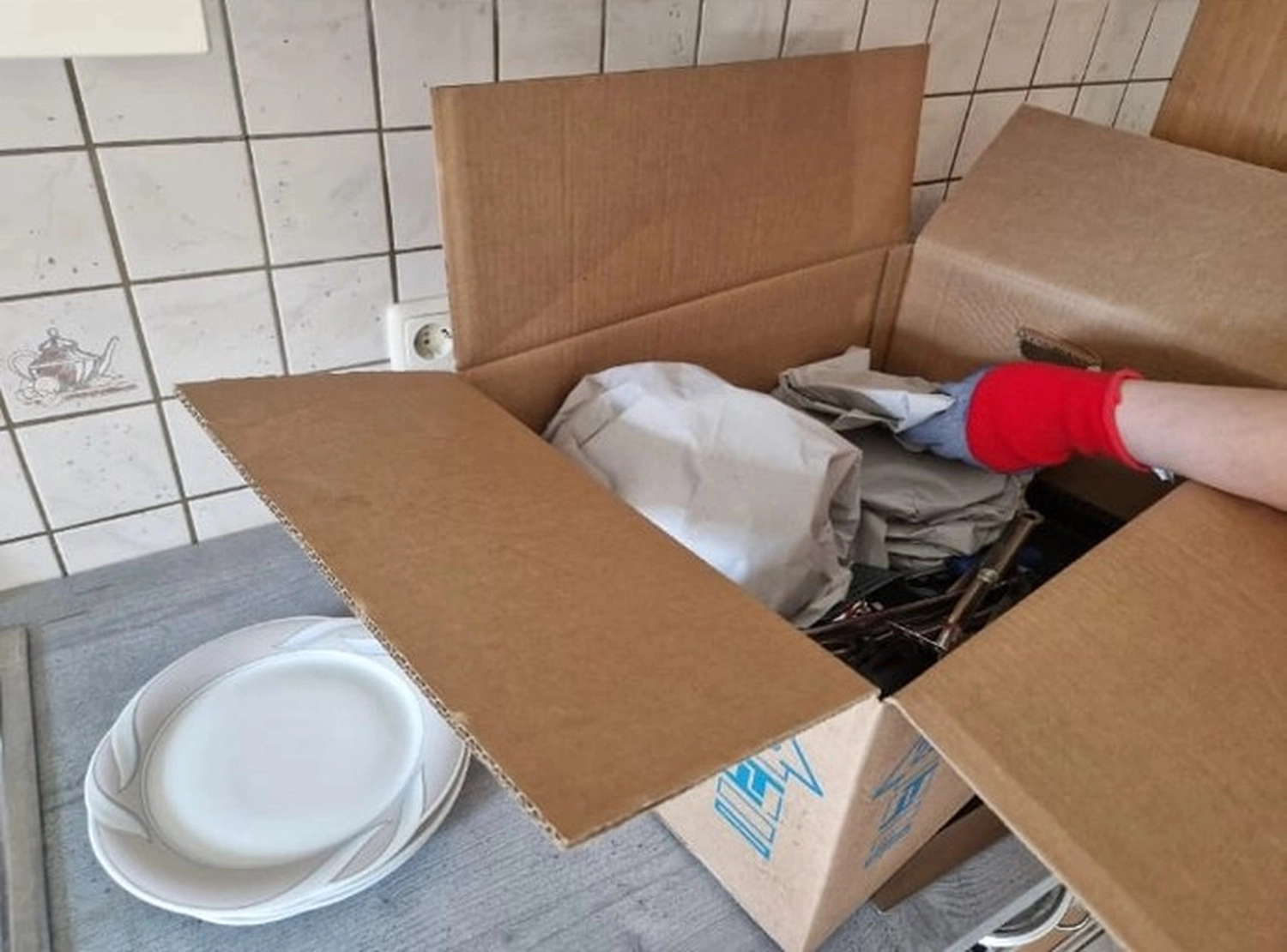 A.v.d.H Haushaltsauflösungen und Gewerbeauflösungen - Kostenlose Immobilienberatung - Große industrielle Schrottmetallrecyclinganlage.