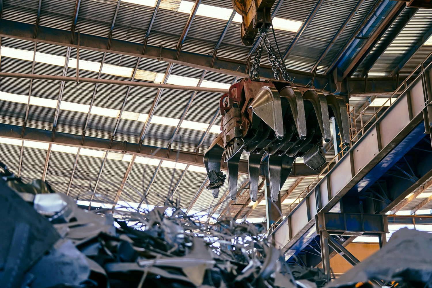 A.v.d.H Haushaltsauflösungen und Gewerbeauflösungen - Kostenlose Immobilienberatung - Große industrielle Schrottmetallrecyclinganlage.